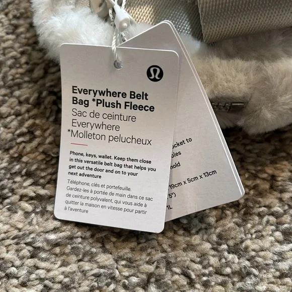 Lululemon Everywhere Belt Bag *Plush Fleece NWT - Picture 3 of 4